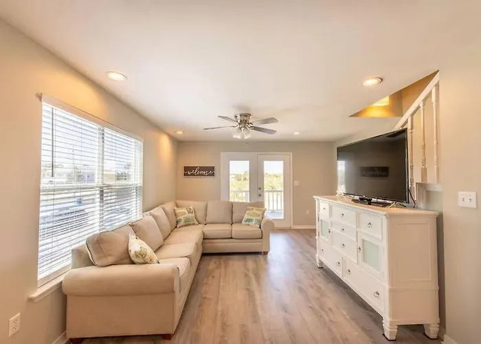 The Herron, Sleep 20, Walk Villa