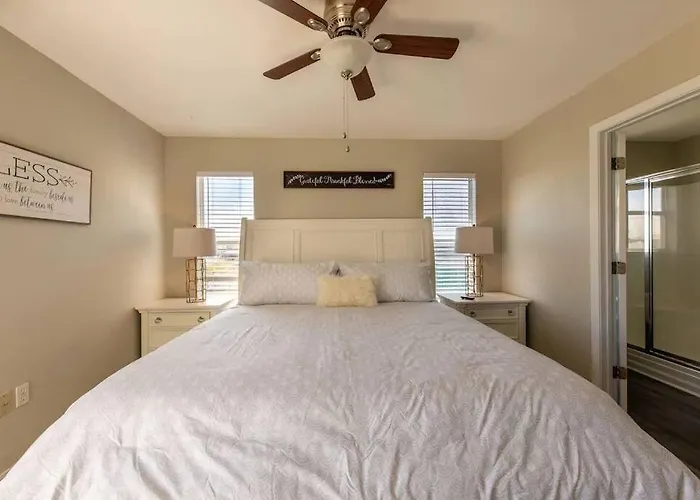 The Herron, Sleep 20, Walk Villa